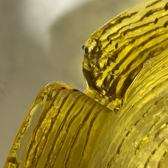 Vintage Anchor Hocking Soreno large yellow gold ashtray - Picture 8 of 9